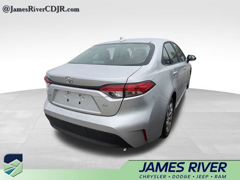 Used 2026 Toyota Corolla LE FWD image 5