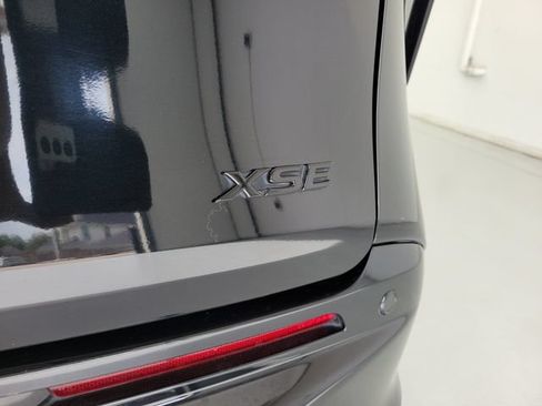 Used 2025 Toyota Sienna XSE FWD image 8