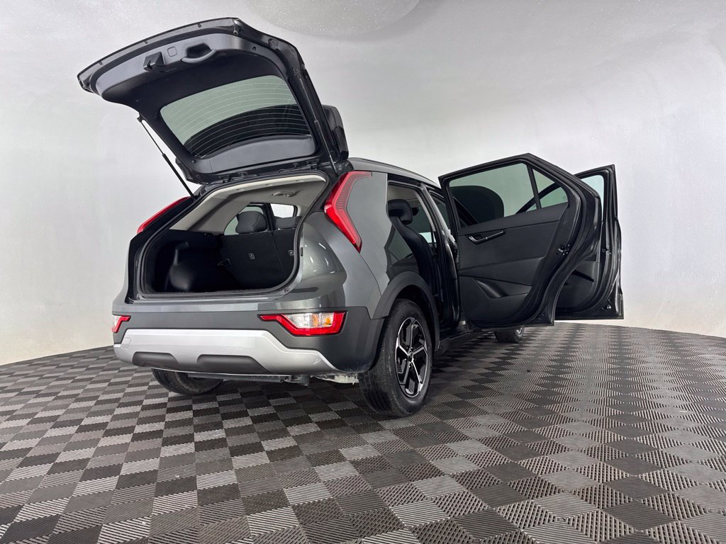 Used 2025 Kia Niro LX FWD image 23