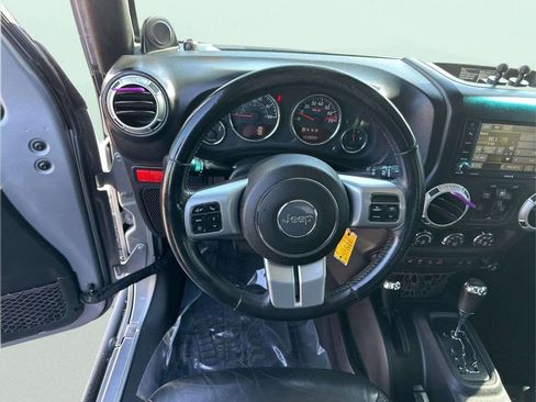 Used 2013 Jeep Wrangler Unlimited Rubicon AWD/4WD image 21