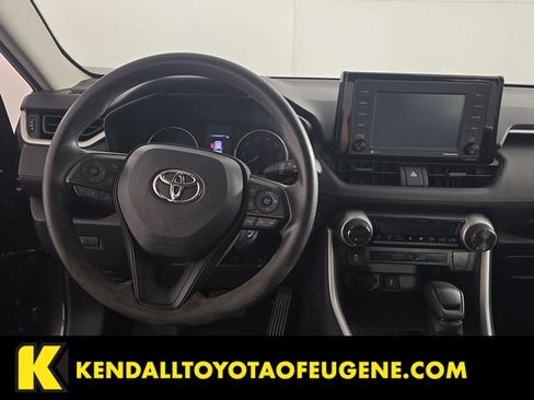 Used 2022 Toyota RAV4 LE AWD/4WD image 11