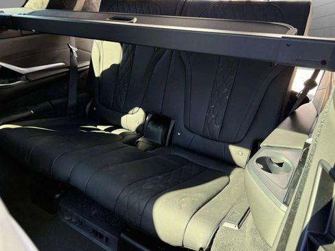 Used 2022 BMW X7 M50i image 17