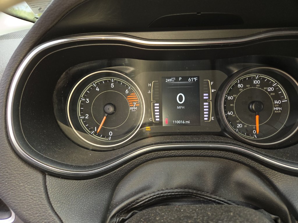 Used 2019 Jeep Cherokee Latitude Plus w/ Cold Weather Group AWD/4WD image 9