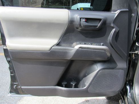 Used 2020 Toyota Tacoma SR5 RWD image 12