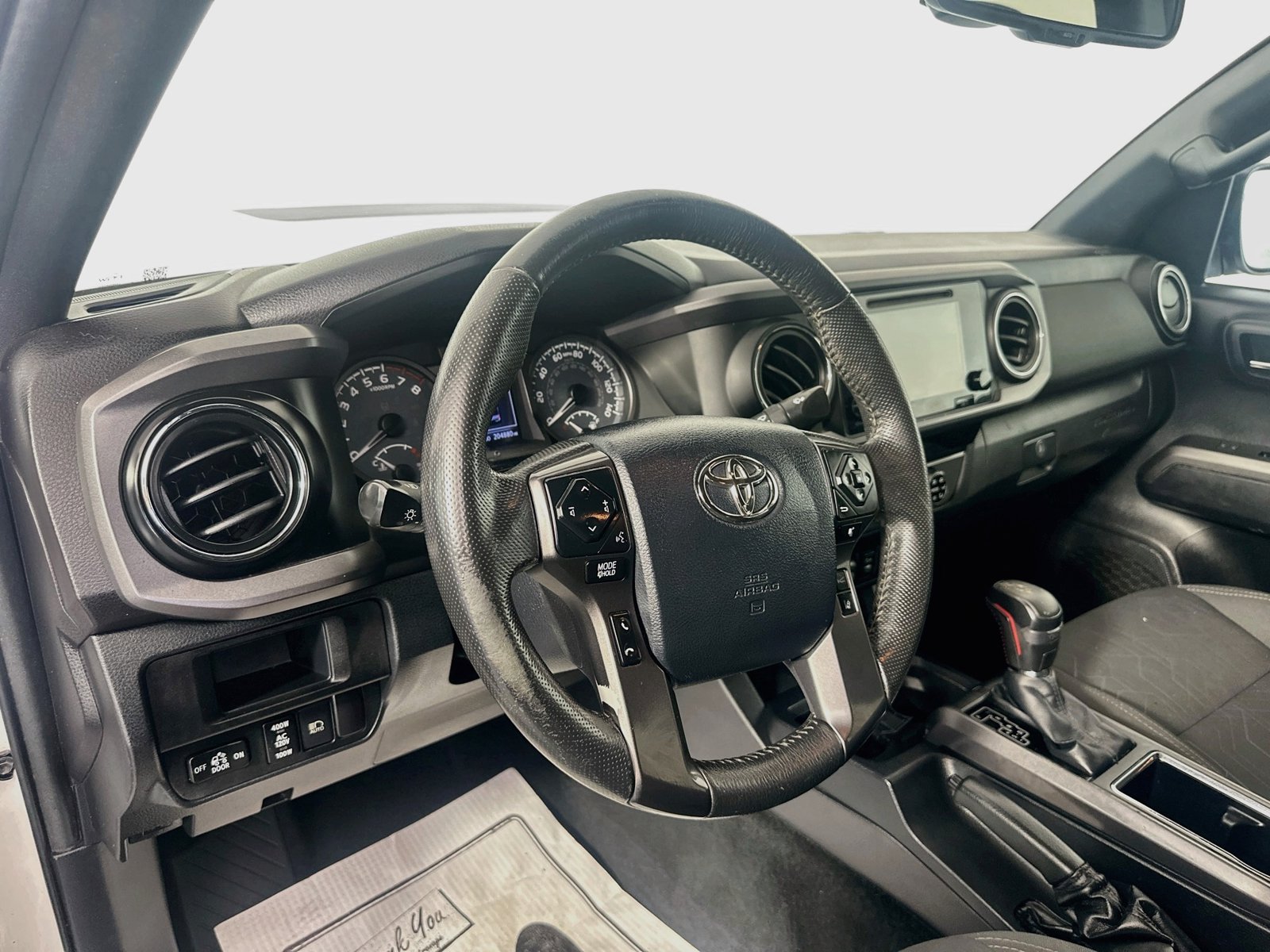 Used 2018 Toyota Tacoma TRD Sport AWD/4WD image 9