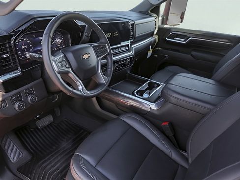 Used 2024 Chevrolet Silverado 3500 LTZ w/ LTZ Convenience Package image 13