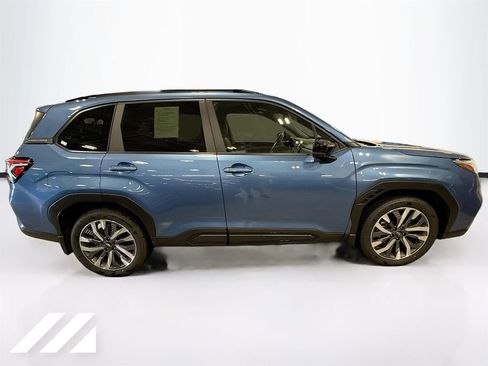 Used 2025 Subaru Forester Touring AWD/4WD image 4