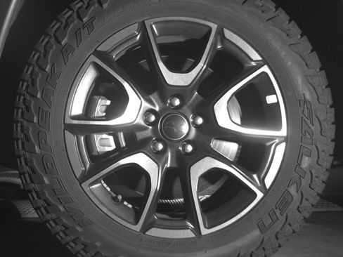 Used 2025 Jeep Compass Trailhawk AWD/4WD image 12