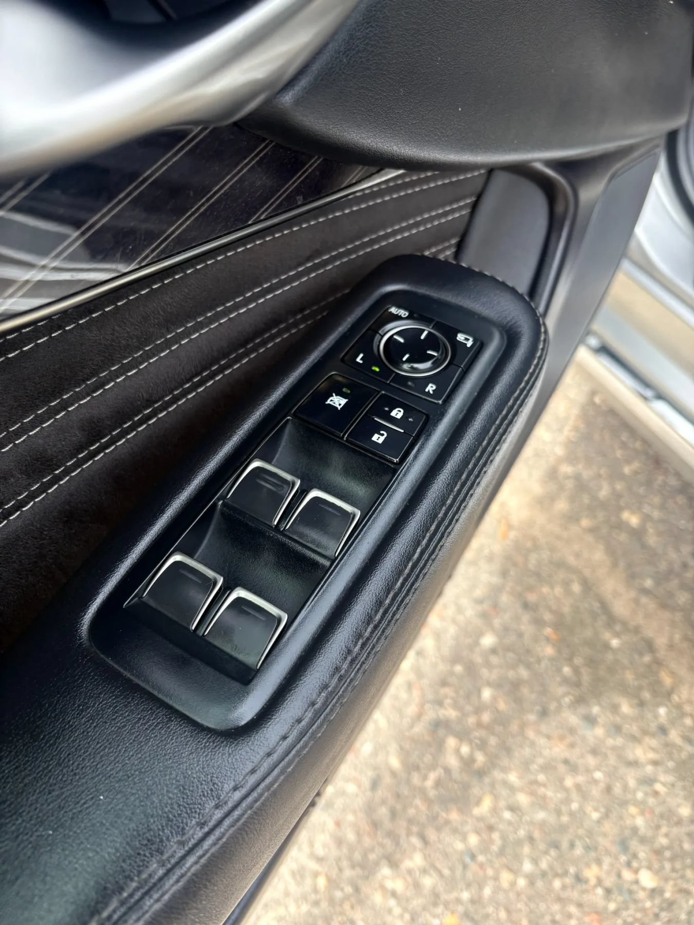 Used 2018 Lexus LS 500h AWD w/ Accessory Package (Z1) image 12