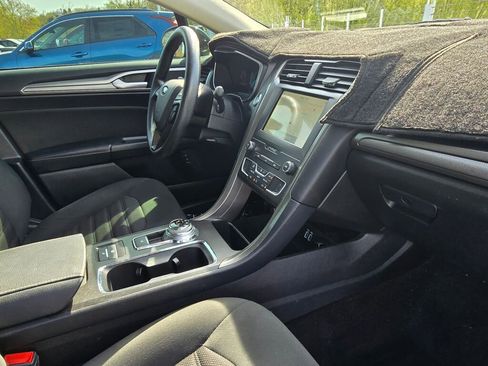 Used 2019 Ford Fusion SE FWD image 11