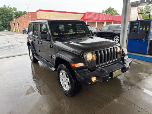 Used 2019 Jeep Wrangler Unlimited Sport S AWD/4WD image 2