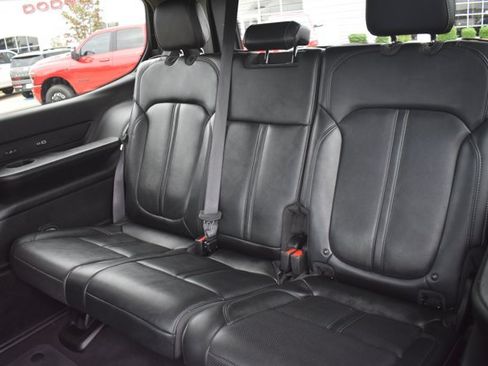 Used 2024 Jeep Wagoneer Series III AWD/4WD image 16