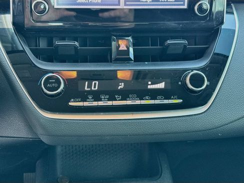 Used 2020 Toyota Corolla LE FWD image 15