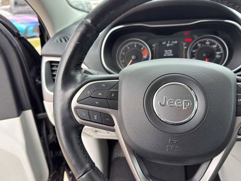 Used 2021 Jeep Cherokee Latitude Plus image 20