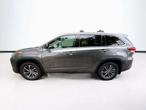 Used 2017 Toyota Highlander XLE AWD/4WD image 6