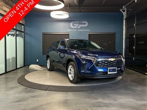 Used 2024 Chevrolet Trax LS w/ LS Convenience Package FWD image 1