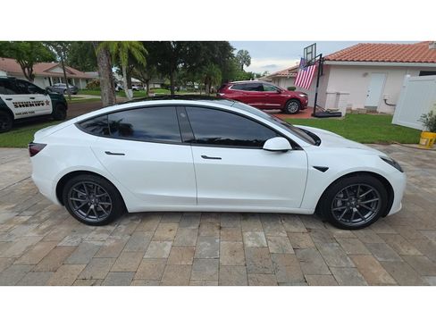 Used 2022 Tesla Model 3 Long Range AWD/4WD image 3