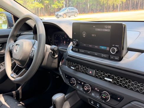 Used 2023 Honda Accord EX image 17