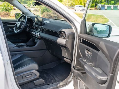 Used 2024 Honda Pilot EX-L image 11