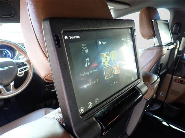 Used 2020 Chrysler Pacifica Limited w/ Advanced Safetytec Group FWD image 11