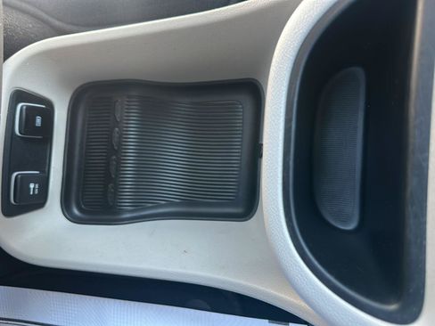 Used 2019 Chrysler Pacifica Limited FWD image 34
