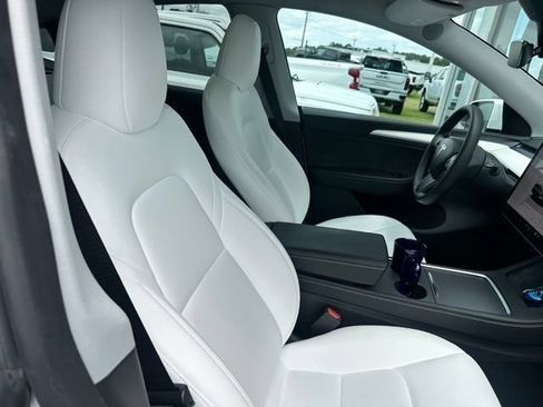 Used 2025 Tesla Model Y Long Range RWD image 22