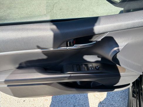 Used 2021 Toyota Camry SE image 19