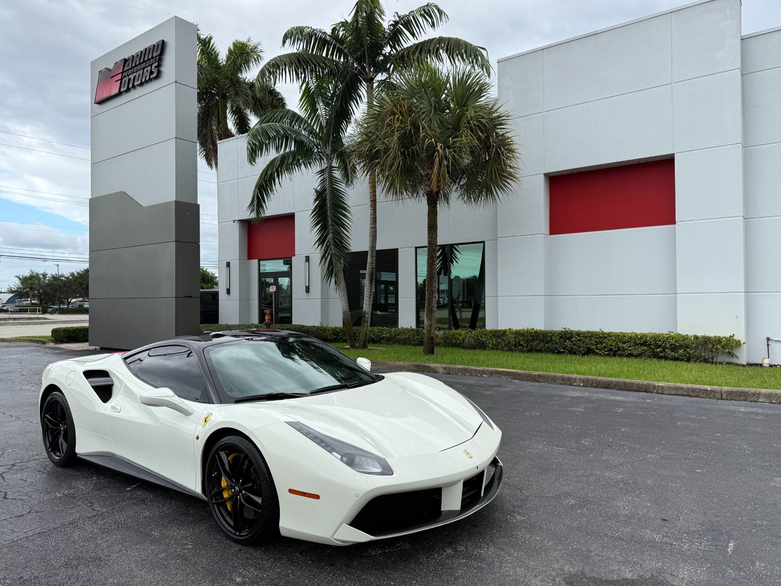 Used 2016 Ferrari 488 GTB RWD image 3