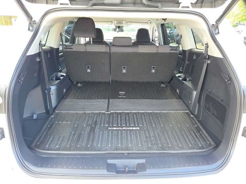 Used 2021 Toyota Highlander LE AWD/4WD image 27