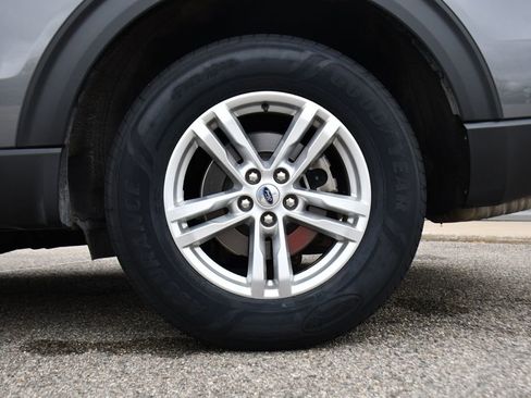Used 2023 Ford Explorer XLT w/ Equipment Group 202A AWD/4WD image 36