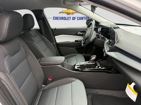 New 2026 Chevrolet Trax LT w/ LPO, Blackout Package FWD image 13