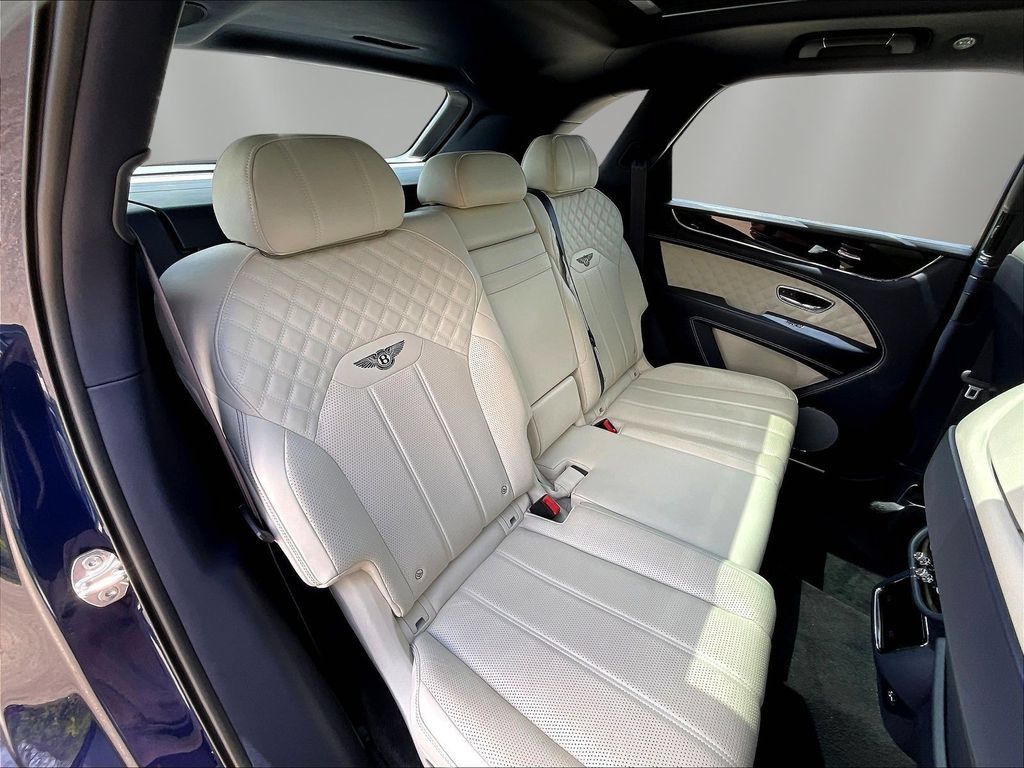 Used 2021 Bentley Bentayga AWD/4WD image 25