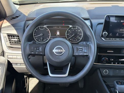 Used 2023 Nissan Rogue SV image 11