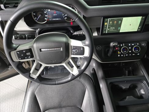 Used 2023 Land Rover Defender 110 SE image 13