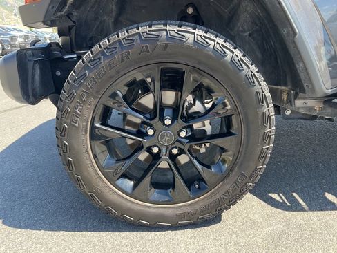 Used 2024 Jeep Gladiator Sport AWD/4WD image 14