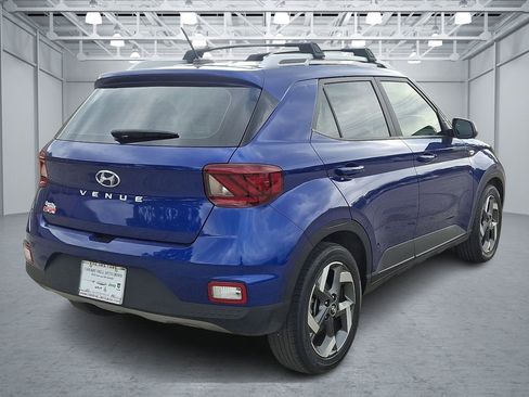 Used 2024 Hyundai Venue Limited FWD image 5