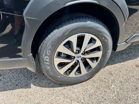 Used 2025 Subaru Outback Premium AWD/4WD image 9