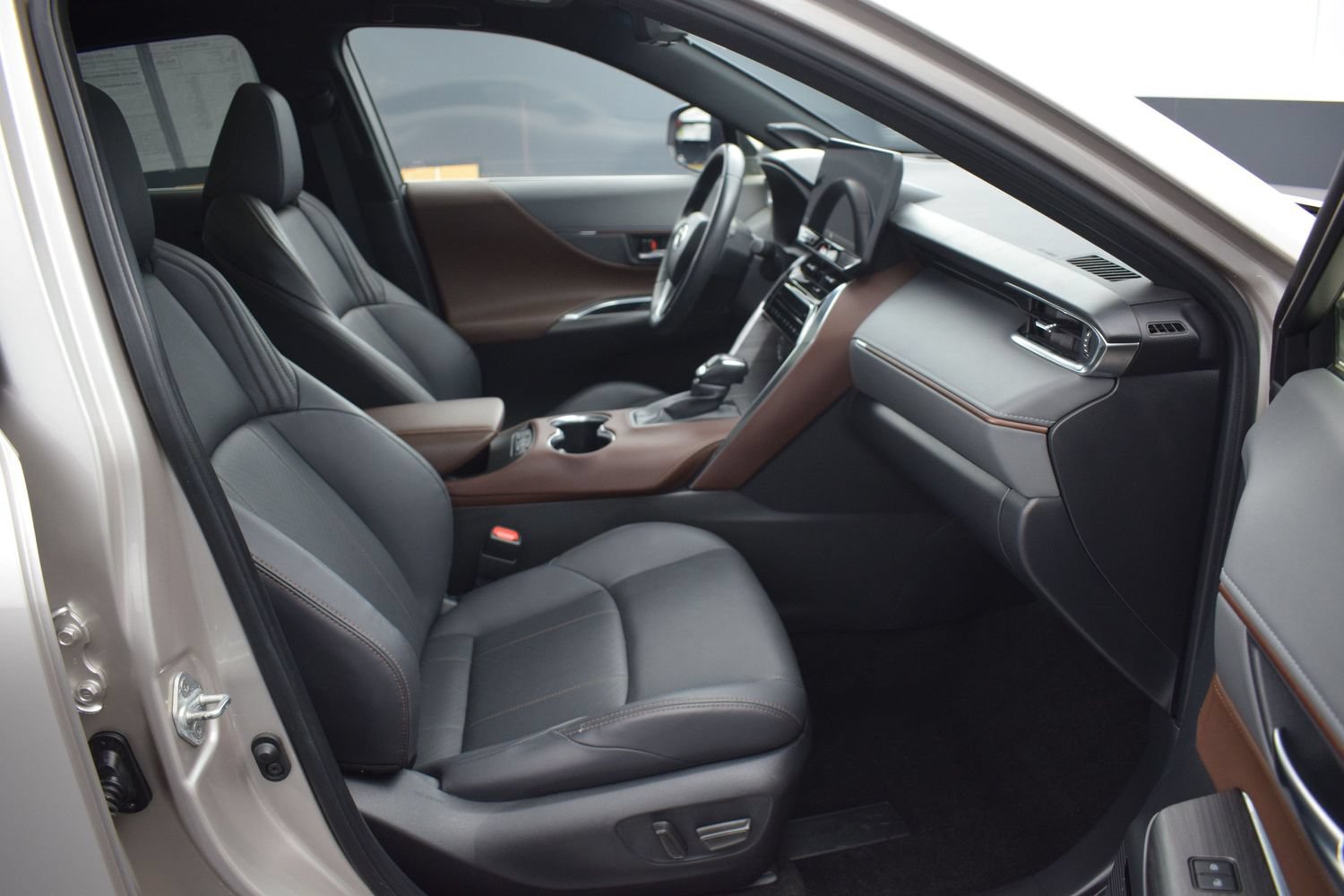 Used 2023 Toyota Venza Limited AWD/4WD image 10