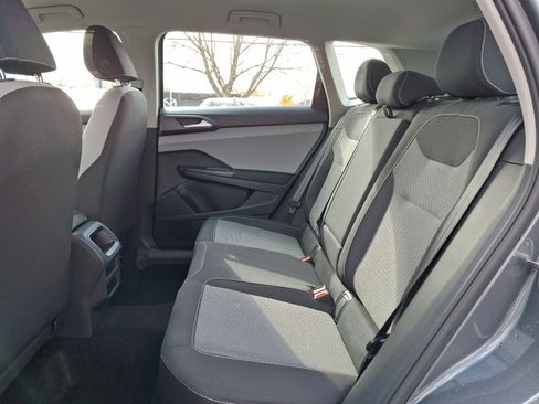 Certified 2022 Volkswagen Taos S image 11