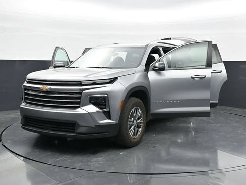 Used 2024 Chevrolet Traverse LT FWD image 42