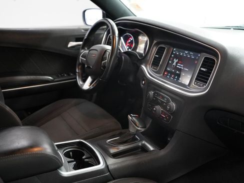 Used 2018 Dodge Charger R/T RWD image 16