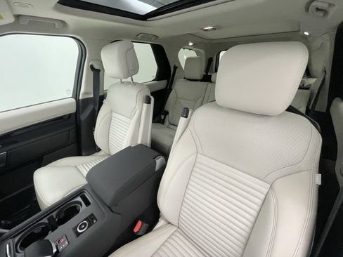 New 2026 Land Rover Discovery S image 12