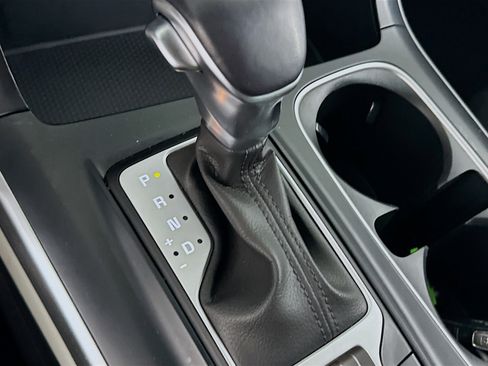 Used 2024 Kia Carnival LX image 24