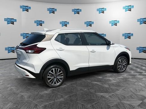 Used 2023 Nissan Kicks SV FWD image 5