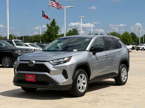 Used 2025 Toyota RAV4 LE AWD/4WD image 7