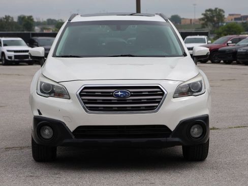 Used 2017 Subaru Outback 3.6R Touring AWD/4WD image 2