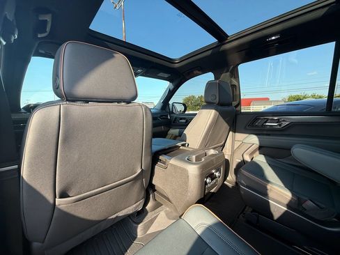 Used 2025 GMC Yukon AT4 w/ AT4 Premium Package AWD/4WD image 20