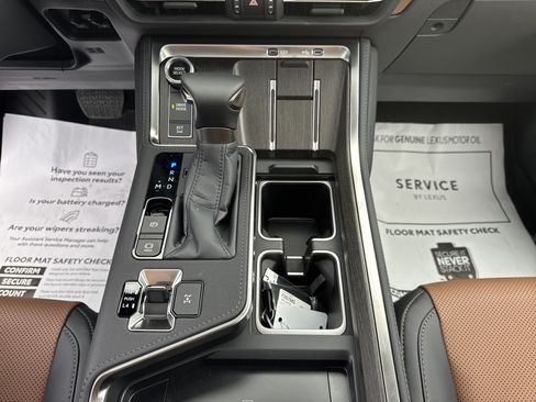 Used 2026 Lexus GX 550 w/ Accessory Package (2T) AWD/4WD image 21