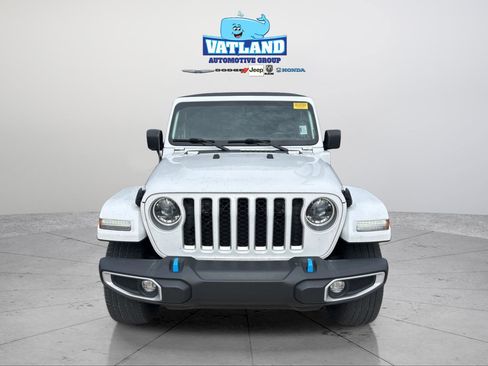 Used 2023 Jeep Wrangler Unlimited Sahara w/ Cold Weather Group AWD/4WD image 8