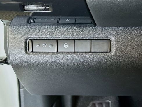 Used 2024 Nissan Pathfinder SV FWD image 11